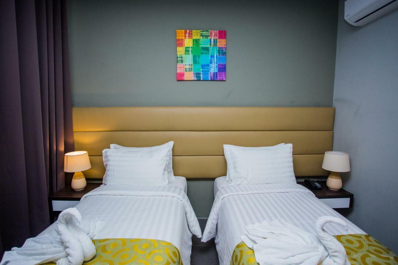 Hotel Costa Brava Tacloban Eksteriør bilde